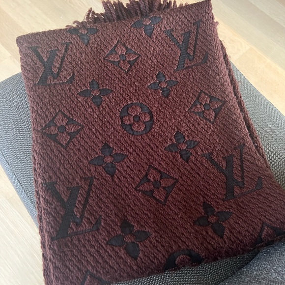NEW LISTING Louis Vuitton Scarf 🖤🤎 - Picture 1 of 8
